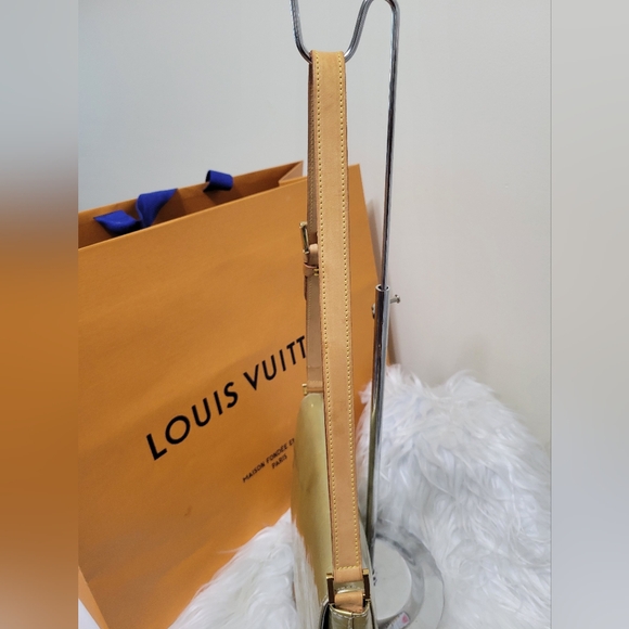 LOUIS VUITTON Mussette Tango  Street Shoulder Bag - Picture 9 of 12